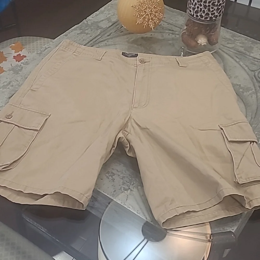 DOCKERS MEN'S KHAKI CARBO SHORTS BERMUDA SIZZE 33 LIKE NEW